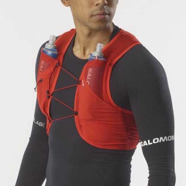 Dlhšie behajúci mestskí cestní bežci.