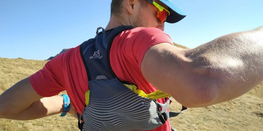 Bežecká vesta Salomon Agile 2 Set - Bežecká vetrovka v zadnom vrecku