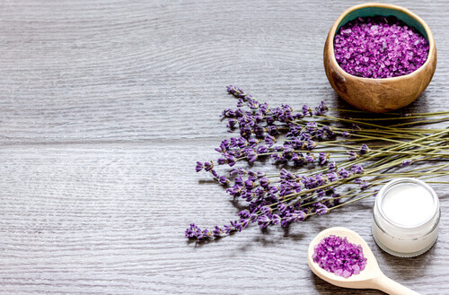 shutterstock_582355543 6 dôvodov, prečo si zamilovať prírodnú kozmeticu - CareMedica - Tradičná čínska medicína