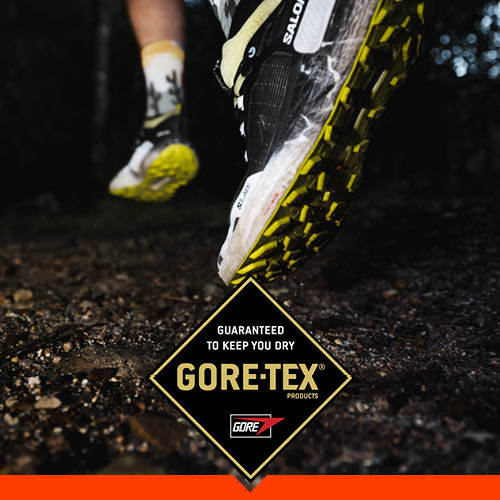Nepremokavá bežecká obuv s membránou GORE-TEX je ideálna do dažďa, blata a mokrého terénu.